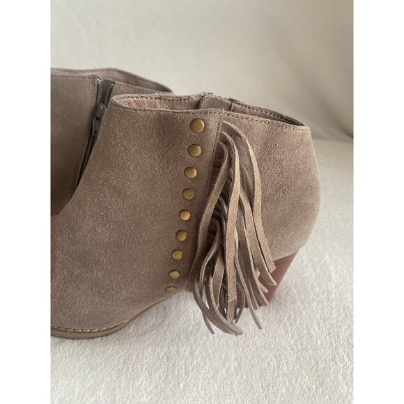 Vionic Ankle Booties Womens 8.5‎ Suede Fringe Heel Taupe Gold Studs Western - Picture 2 of 14